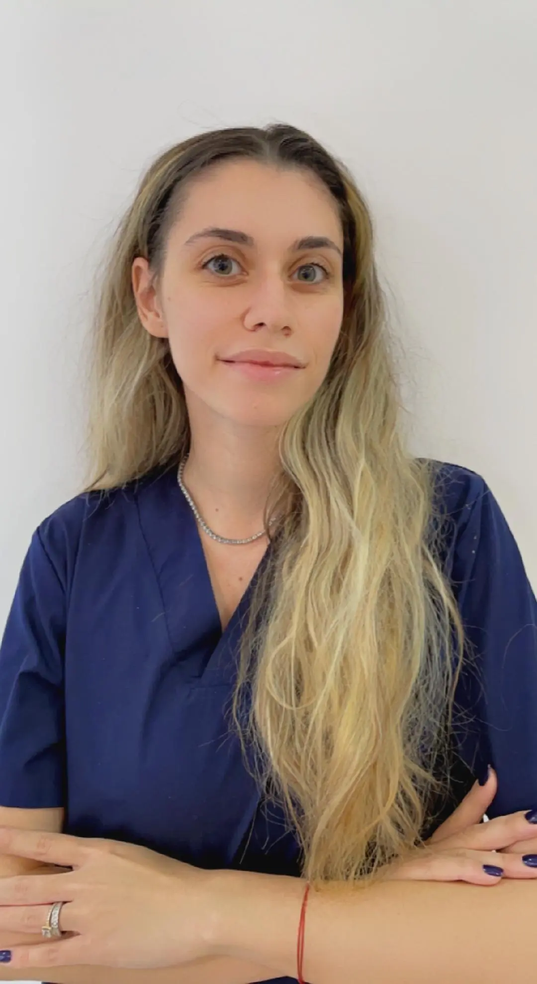 Dr Adina Anghel medic stomatolog