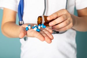 Cele mai bune antibiotice pentru infecții și abcese dentare recomandate după consultul stomatologic