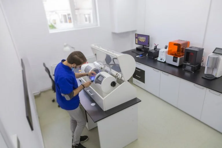 Implant Dentar Câmpina