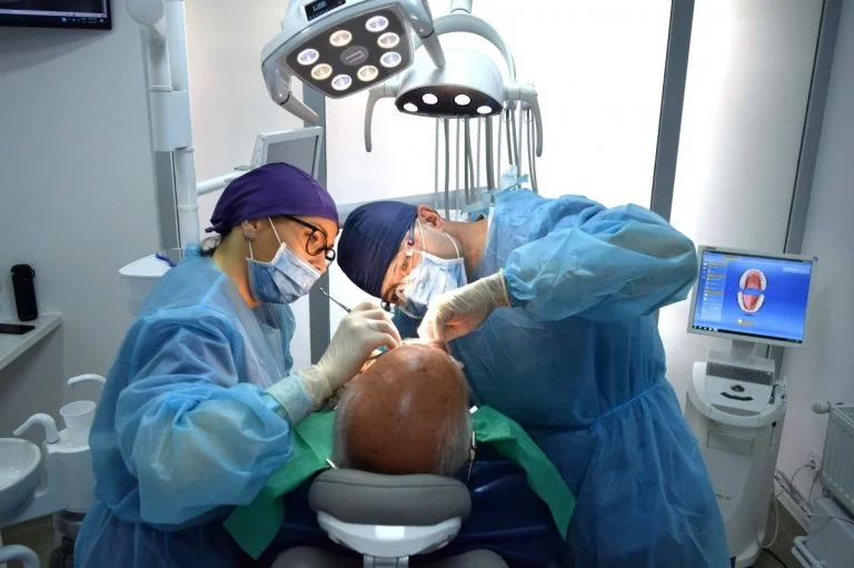 Implant Dentar Câmpina