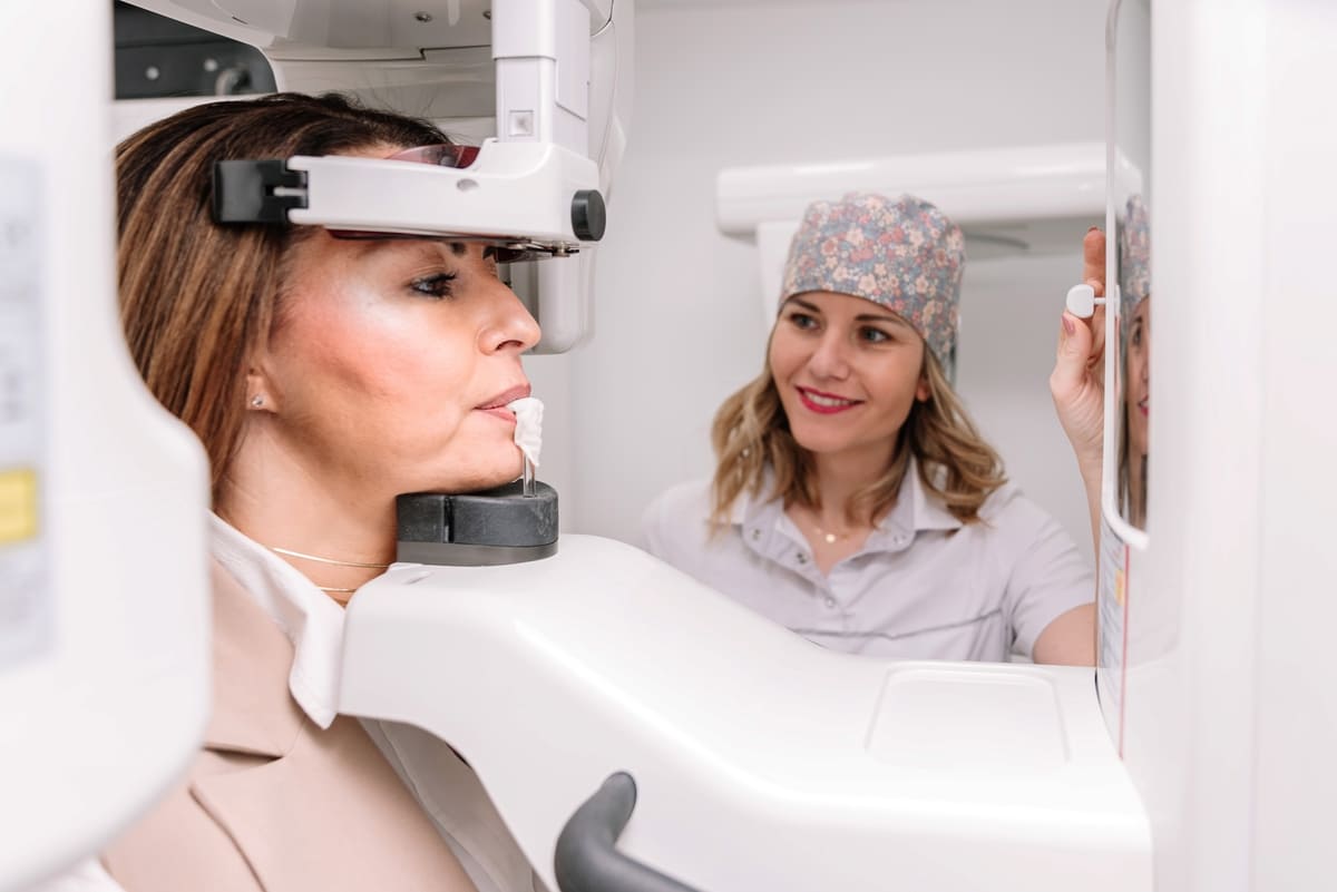 tehnologii avansate clinica dentara premium implanturi campina