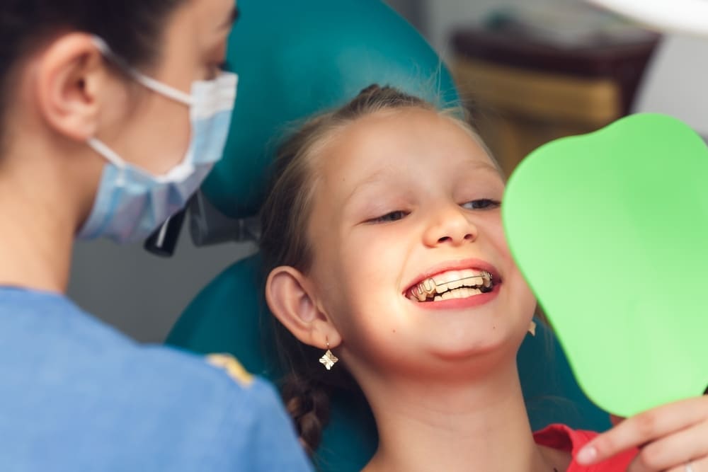 corectare ortodontica la copii cu aparat dentar