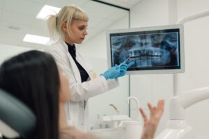 dentist care folosete ehnologie avansata pentru implanturi dentare