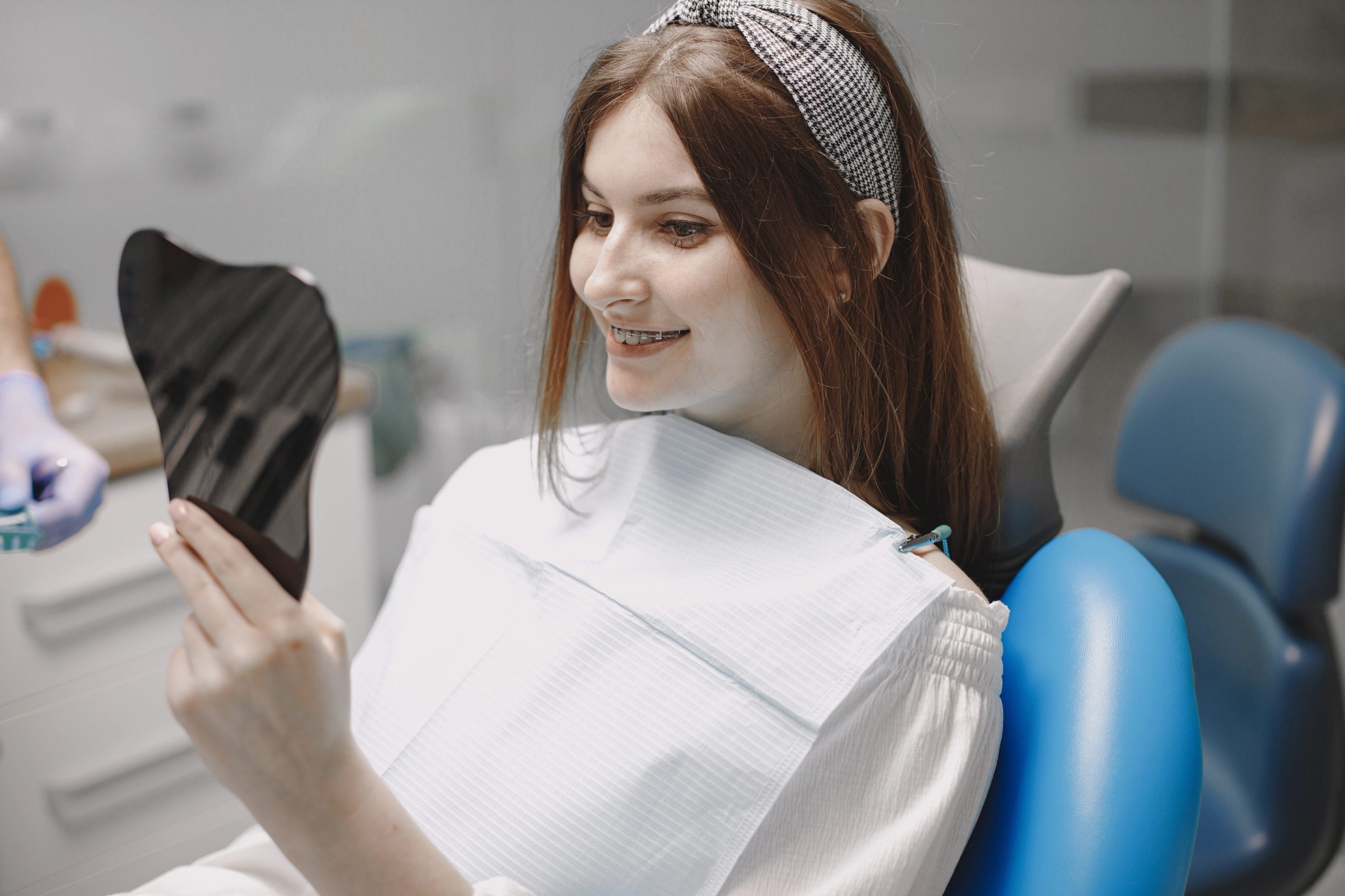 Consultație pentru aparat dentar metalic la Clinicile Stomatologice ProDent Dr. Gruia