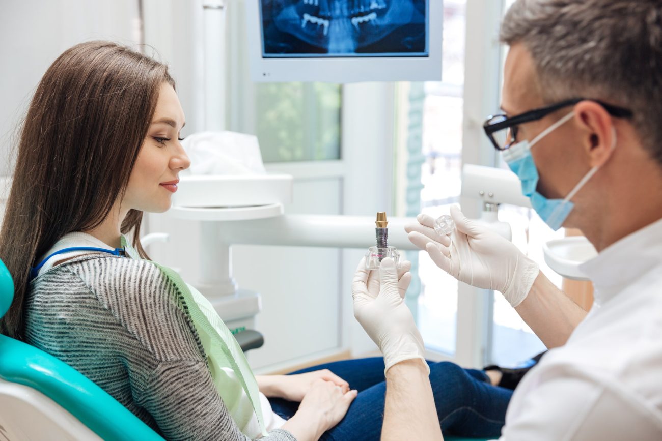 Consultație pentru tratamentul cu implant dentar Alpha Bio la ProDent Dr. Gruia