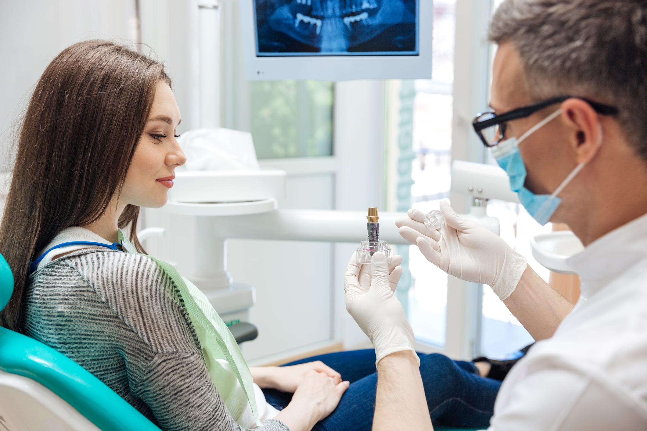 Consultație pentru tratamentul cu implant dentar Alpha Bio la ProDent Dr. Gruia