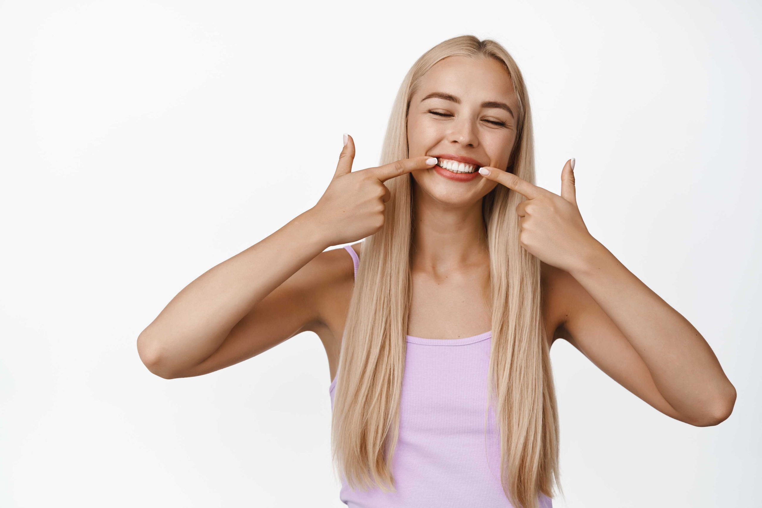 Zâmbet restaurat cu implant dentar Alpha Bio după finalizarea tratamentului